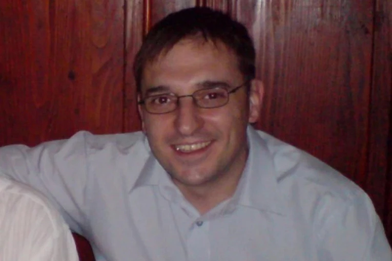 OVO JE OTAC UBIJENE VANJE: Zbog novca otmičarima predao dete, sada zapomaže i doziva ćerku u policiji!