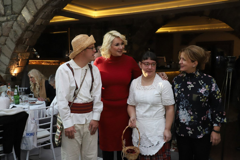 Darija Kisić, ministarka sa glumcima