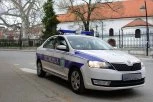 AUTO PREVRNUT NA KROV, SRČA RASUTA PO PUTU: Saobraćajna nezgoda u Kruševcu - povređena jedna osoba! (FOTO)