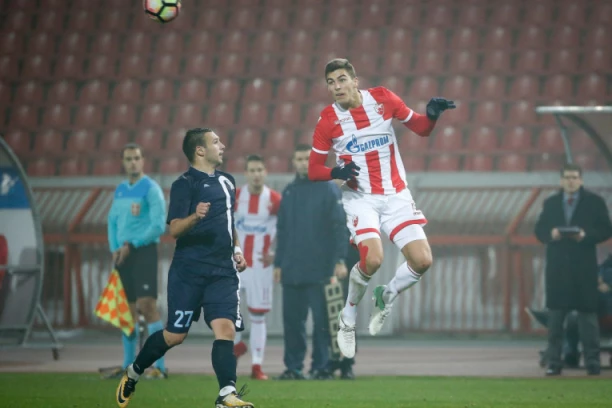 SLEDI DUŽA PAUZA: Iskusni fudbaler je podvrgnut hirurškoj intervenciji - za sada nije poznato kada ćemo ga ponovo videti na terenu! (FOTO)