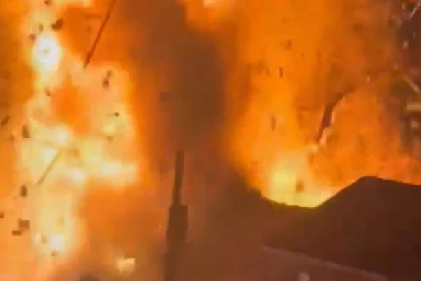 POLICIJA DOŠLA DA URUČI NALOG ZA PRETRES, PA SVE OTIŠLO U VAZDUH! Velika eksplozija, ne zna se da li ima žrtava! (VIDEO)