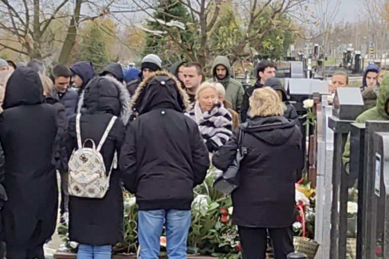 Goca Šaulić se slomila na grobu Aleksandra Kodića