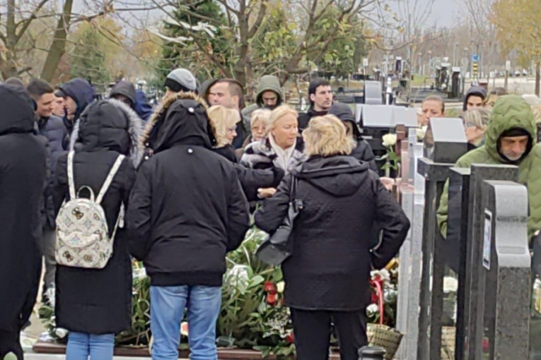 Goca Šaulić se slomila na grobu Aleksandra Kodića