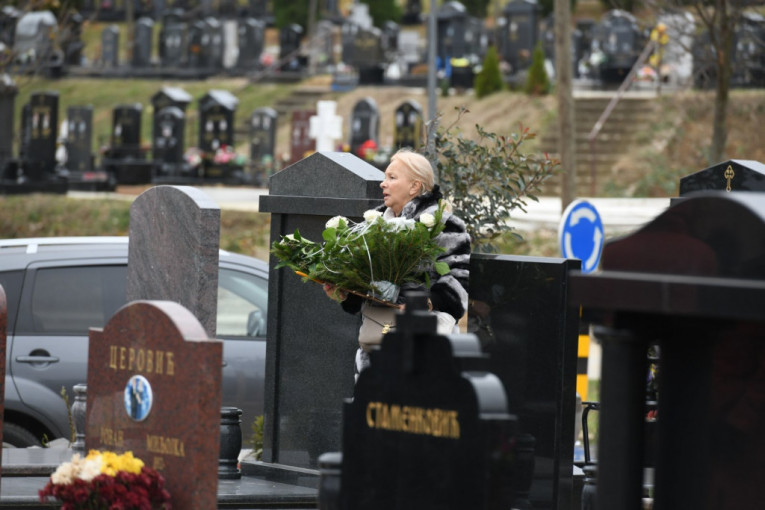 Goca Šaulić se slomila na grobu Aleksandra Kodića