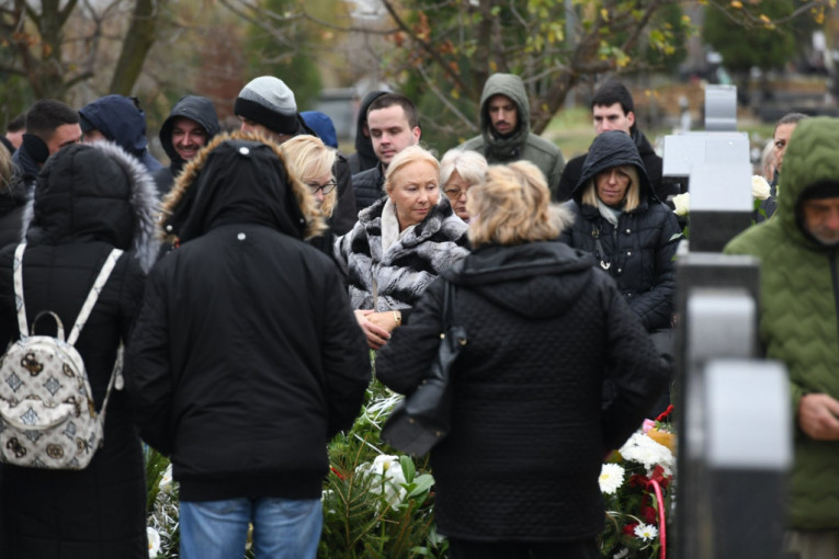Goca Šaulić se slomila na grobu Aleksandra Kodića