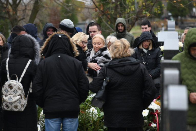 Goca Šaulić se slomila na grobu Aleksandra Kodića