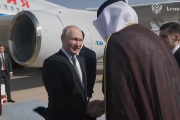 VLADIMIR PUTIN STIGAO U ABU DABI! Svi pogledi uprti u ruskog lidera! (VIDEO)