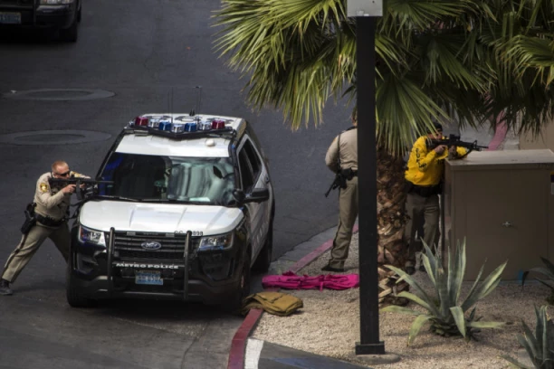 DOŠAO U BOLNICU, PA IZVADIO PIŠTOLJ I POČEO DA PUCA: Jedna osoba teško ranjena, otkriven i bizaran razlog zašto je došlo do UŽASA