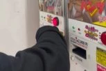 BIZARNO! SAMO ZA LJUBITELJE - U Japanu na automatu možete kupiti korišćene ŽENSKE GAĆE! Evo po kojoj ceni