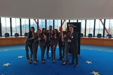 "NEOČEKIVAN IZAZOV, ALI USPELI SMO"! Srpski studenti najbolji u simulaciji suđenja u Strazburu: Isplatila se godina marljivog rada!