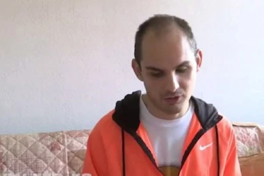 TRAJNO IZGUBIO VID U PORODILIŠTU ZA VREME BOMBARDOVANJA: Denis već pet godina pokušava da nađe posao, ali bezuspešno