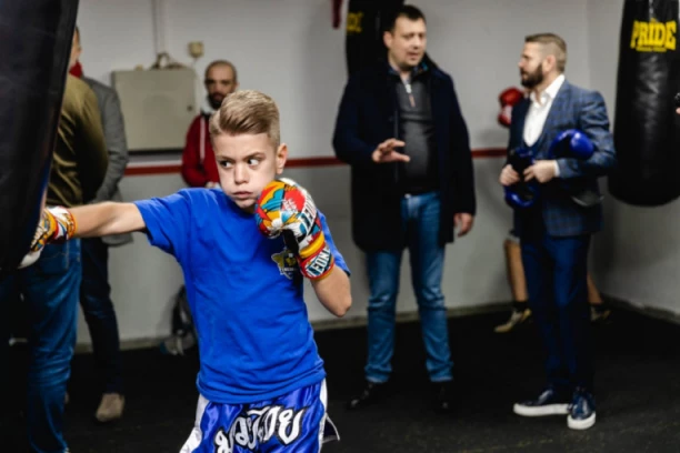 BOKSERSKI SAVEZ SRBIJE POSETIO BK OLIMP ZVEZDARA: Podrška za klub koji STVARA BUDUĆE ŠAMPIONE! (GALERIJA)