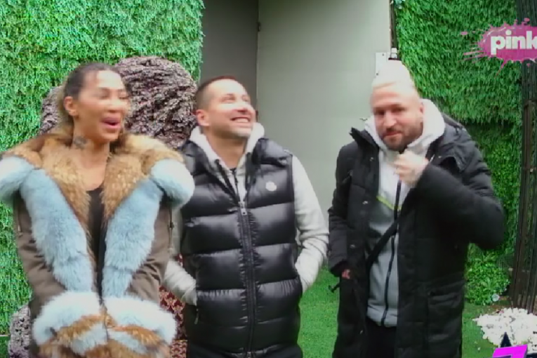 Ša, Aneli i Đedović kod Drveta