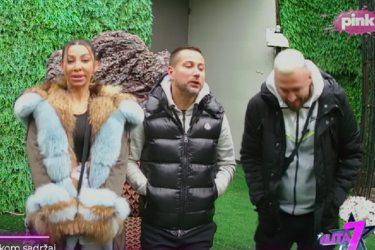 Ša, Aneli i Đedović kod Drveta