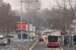 GORI AUTO NA ČUKARICI: Vatra bukti nasred puta (VIDEO)