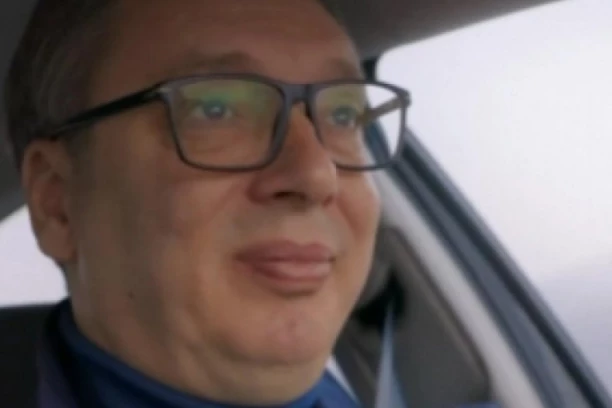 LEPA JE SRBIJA, NAJLEPŠA NA CELOM SVETU! Predsednik Vučić seo u Škodu staru 17 godina, pa krenuo u vožnju autoputem! (VIDEO)