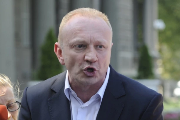 TROKIRAO MAŠINSKI MOZAK: Đilas tvrdi da su na izborima u Beogradu osvojili preko 500.000 glasova, a oni nisu dobacili ni do 400.000!