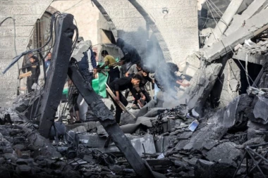 POGINULO ŠESTORO CIVILA U GAZI: Izrael izveo raciju na kamp, među stradalima i jedno DETE