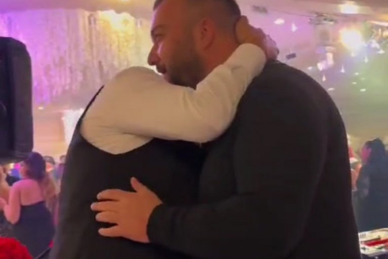 Đani i Borko Radivojević poljubac