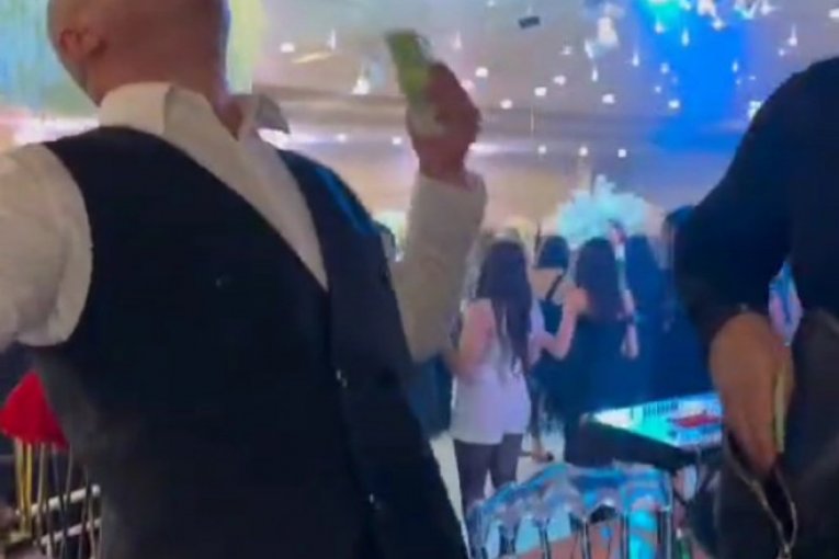 Đani i Borko Radivojević poljubac