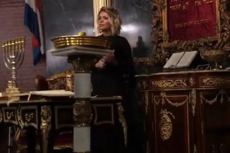 BRAZILSKA SVEŠTENICA OKRENULA NOVI LIST U ŽIVOTU, POSTAJE GLUMICA ZA ODRASLE: Napustila veru i nasilnog muža, NA CRKVU osula DRVLJE I KAMENJE