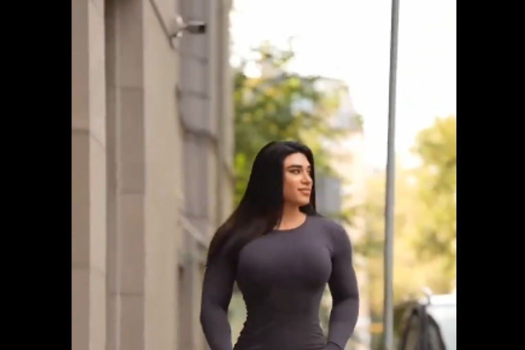 ZA MANJE OD SAT OVU CRNKU U MINI HALJINI POGLEDALO JE 15 MILIONA LJUDI: Prizor od struka na dole DIŽE PRITISAK (FOTO/VIDEO)