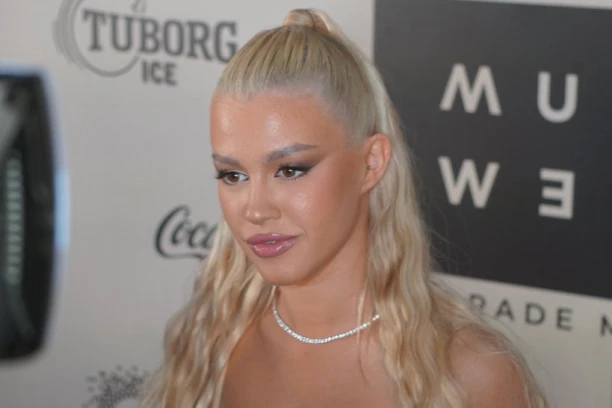 OGLASILA SE EMA RADUJKO NAKON DRAME NA NASTUPU: Van sebe zbog dojave o BOMBI, novi detalji incidenta (FOTO)