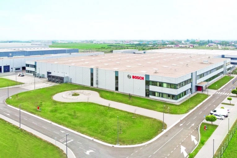 SRBIMA OMILJENA NEMAČKA KOMPANIJA ZATVARA FABRIKE! Pršte otkazi kao na traci, radnici protestuju