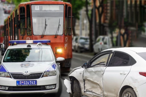 AUTOMOBIL JURIO KROZ CRVENO, PA SE ZAKUCAO U TRAMVAJ! Udes kod Vukovog spomenika