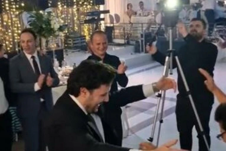 OVO MORATE DA VIDITE: Dritan Abazović uhvaćen u neobičnoj situaciji na svadbi! (VIDEO)