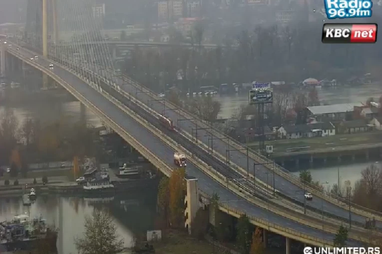 VOZAČI, OPREZ! U Beogradu nema gužvi, ali OVO ometa saobraćaj, prilagodite brzinu! (FOTO)