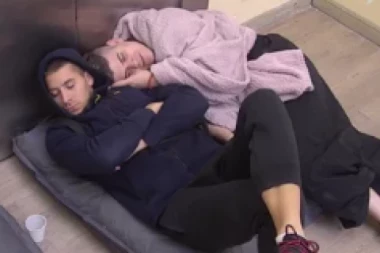 UROŠ STANIĆ I BOŽA DŽONS UHVAĆENI TOKOM PIPKANJA: Učesnici Elite pomislili da ih kamere ne snimaju, pa bili INTIMNI!