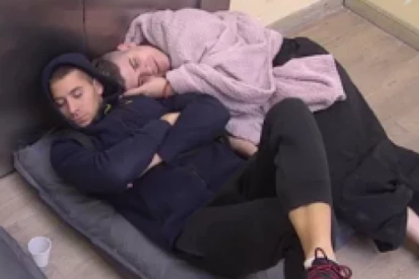 UROŠ STANIĆ I BOŽA DŽONS UHVAĆENI TOKOM PIPKANJA: Učesnici Elite pomislili da ih kamere ne snimaju, pa bili INTIMNI!