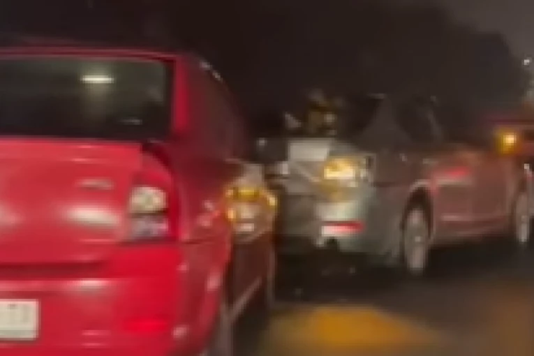 UDES KOD MLADENOVCA! Direktan sudar na auto-putu, saobraćaj otežan na ovoj deonici! (VIDEO)