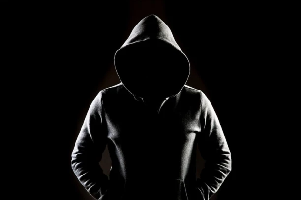 UBISTVO VLADANA CENIĆA POD VELOM TAJNI: Majku nastradalog muče pitanja – ko je muškarac sa crnom fantomkom?