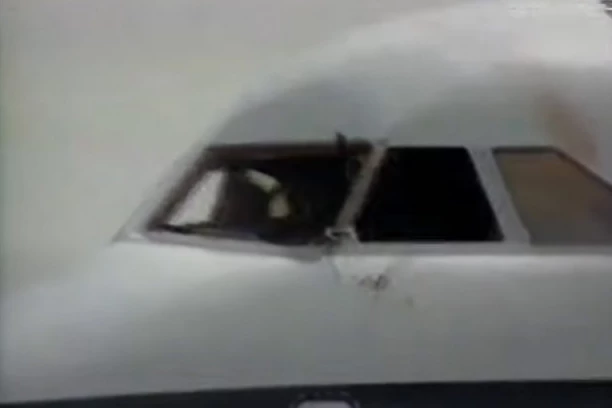 SRUŠIO SE AMERIČKI AVION! Leteo iznad mora kada ga je primetila strana mornarica, o uzroku pada još se ĆUTI