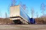 KAMION SLETEO SA PUTA I PREVRNUO SE: Saobraćajna nezgoda u Kragujevcu!