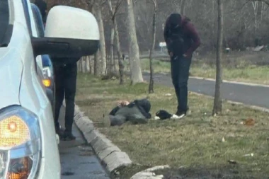 UŽASAVAJUĆ PRIZOR KOD ADE: Muškarac nepomično leži na travi, prolaznici tvrde da je MRTAV (FOTO)
