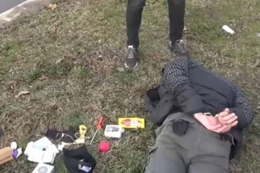 "PAO" PROVALNIK IZ BEOGRADA: Nakon što je završio sa pljačkom, stavljene mu lisice na ruke!