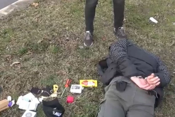 "PAO" PROVALNIK IZ BEOGRADA: Nakon što je završio sa pljačkom, stavljene mu lisice na ruke!