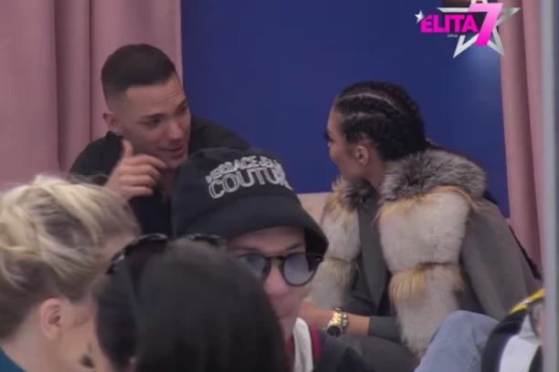 ANĐELO SE BACIO NA MAJIN INTIMNI DEO TELA: Ne gubi vreme, hoće da je PROGUTA pogledom (FOTO)