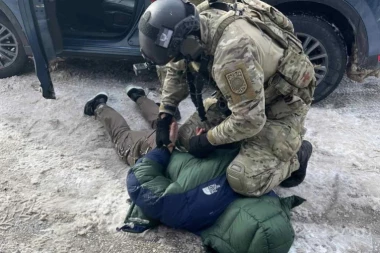 SPEKTAKULARNO HAPŠENJE NAJTRAŽENIJEG BEGUNCA! Ovako je "pao" škaljarac - sa njim bila i bivša žena tužioca (VIDEO)