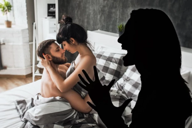 ODRŽAVA ODNOSE SA VIŠE ŽENA ISTOVREMENO, SUPRUGA JE UPOZNATA SA SVIM: Pevačica obelodanila ŠOK-AFERU, ovi detalji će vas izbezumiti!