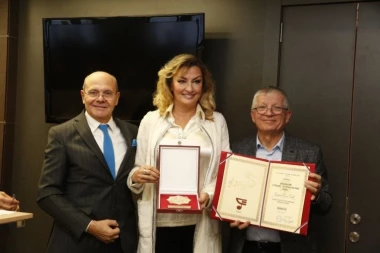 Ceci verifikovan status umetnika, Sneki dobila najveće esnafsko priznanje