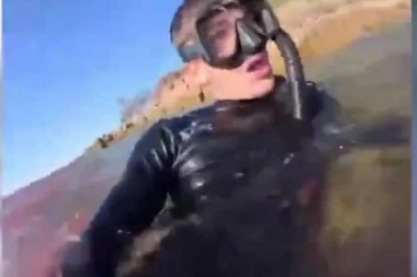 OVO JE HOROR! Mladić snimao kako ga napada AJKULA, sve je postalo crveno, a on uputio POSLEDNJE REČI svima (VIDEO)