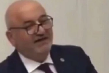 ČLAN PARLAMENTA DOBIO INFARKT ZA GOVORNICOM! Progovorio o BOŽJOJ KAZNI, pa se samo srušio pred svima! (VIDEO)