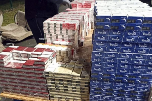 PALI NA GRANICI SA PREKO 3 HILJADE PAKLICA CIGARETA! U specijalnim bunkerima švercovali robu! (FOTO)