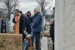 POČEO POMEN MILANU LAĆI RADULOVIĆU! Potresne scene sa groblja, Futa skamenjen od bola! (VIDEO)