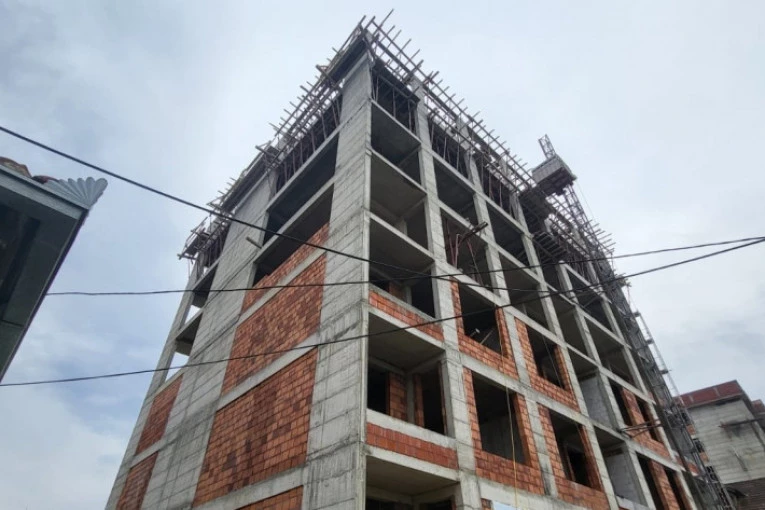 GRAĐEVINSKI INŽINJER PAO SA 20 METARA, OSTAO MRTAV! Najnoviji detalji drame u Novom Pazaru!