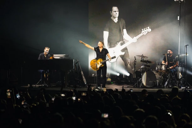 Treći put u Beogradu: Brajan Adams ZAPALIO ARENU!